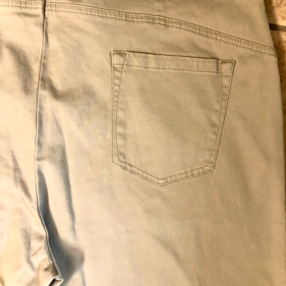 Men’s Wrangler Slacks - Picture 6 of 8